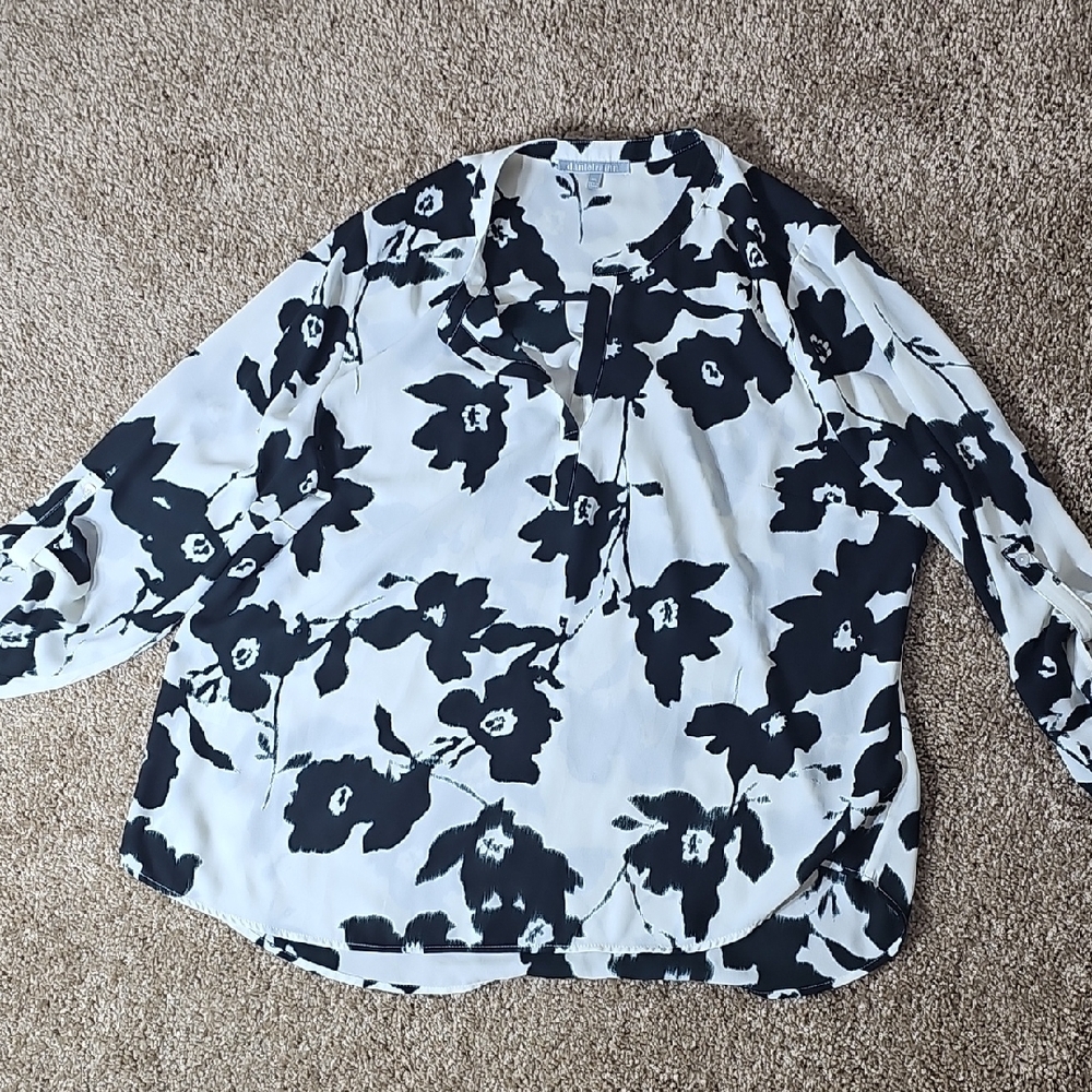 Floral Black and White Women's Top‎